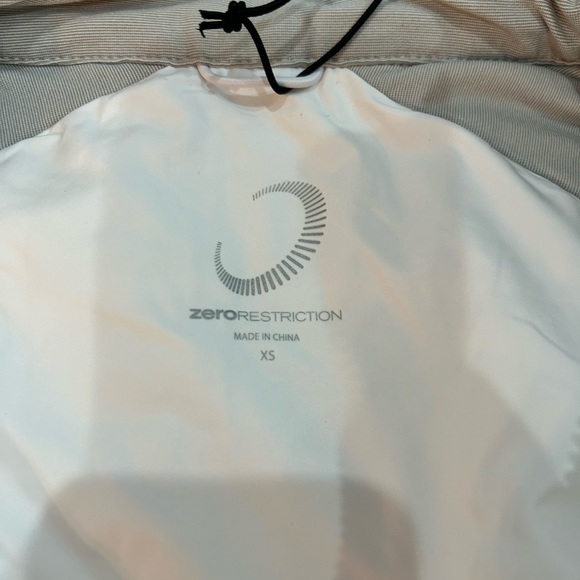 Womens Sleeveless Jacket - Picture 4 of 9